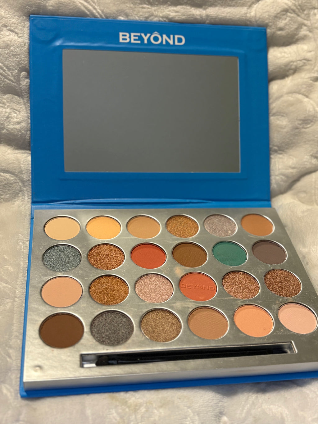 24 Shimmer + Matte Pallete